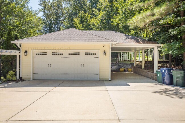 Building Photo - 246 Valley Meadow Dr