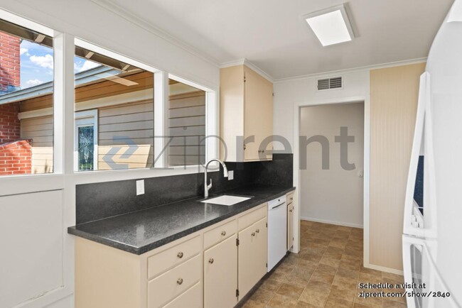 Building Photo - 119 Arroyo Dr