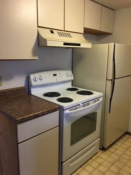 Kitchen - 210 Mt Hope Ct