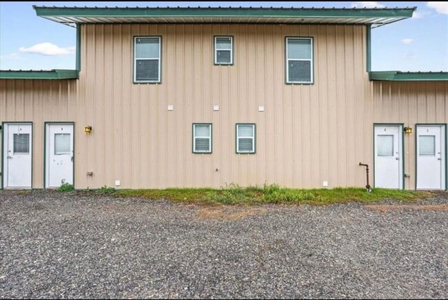 Building Photo - 117 Emma St