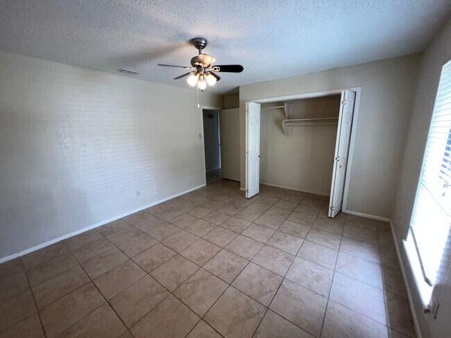 Building Photo - 4929 High Meadow Dr