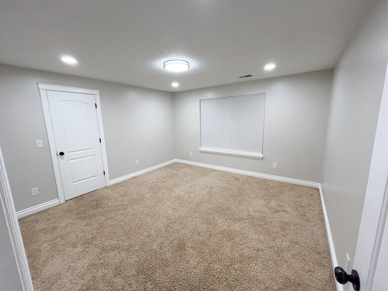 Private bedroom - 1266 W 475 S