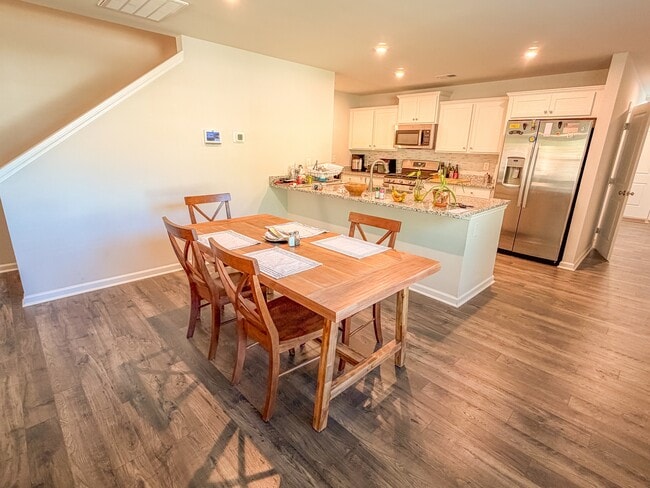 Building Photo - 203 Boneset Dr