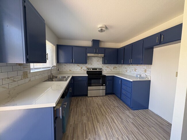 Building Photo - Beautiful 4-bedroom home close to schools ...