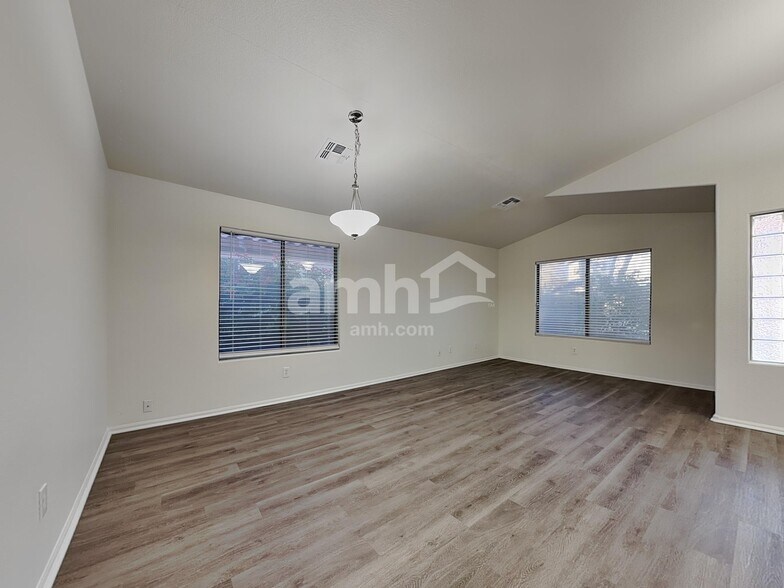 Building Photo - 12613 W Reade Ave