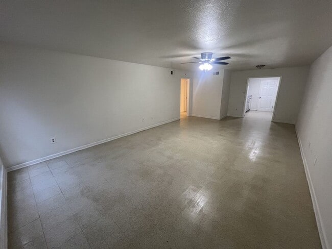 Building Photo - 2 bedroom, 2 bath apartments in Sherwood F...
