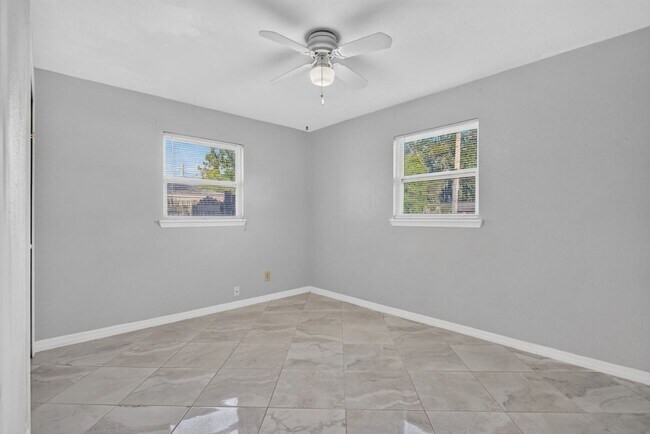 Building Photo - Cute 3/2 home in Orange Park