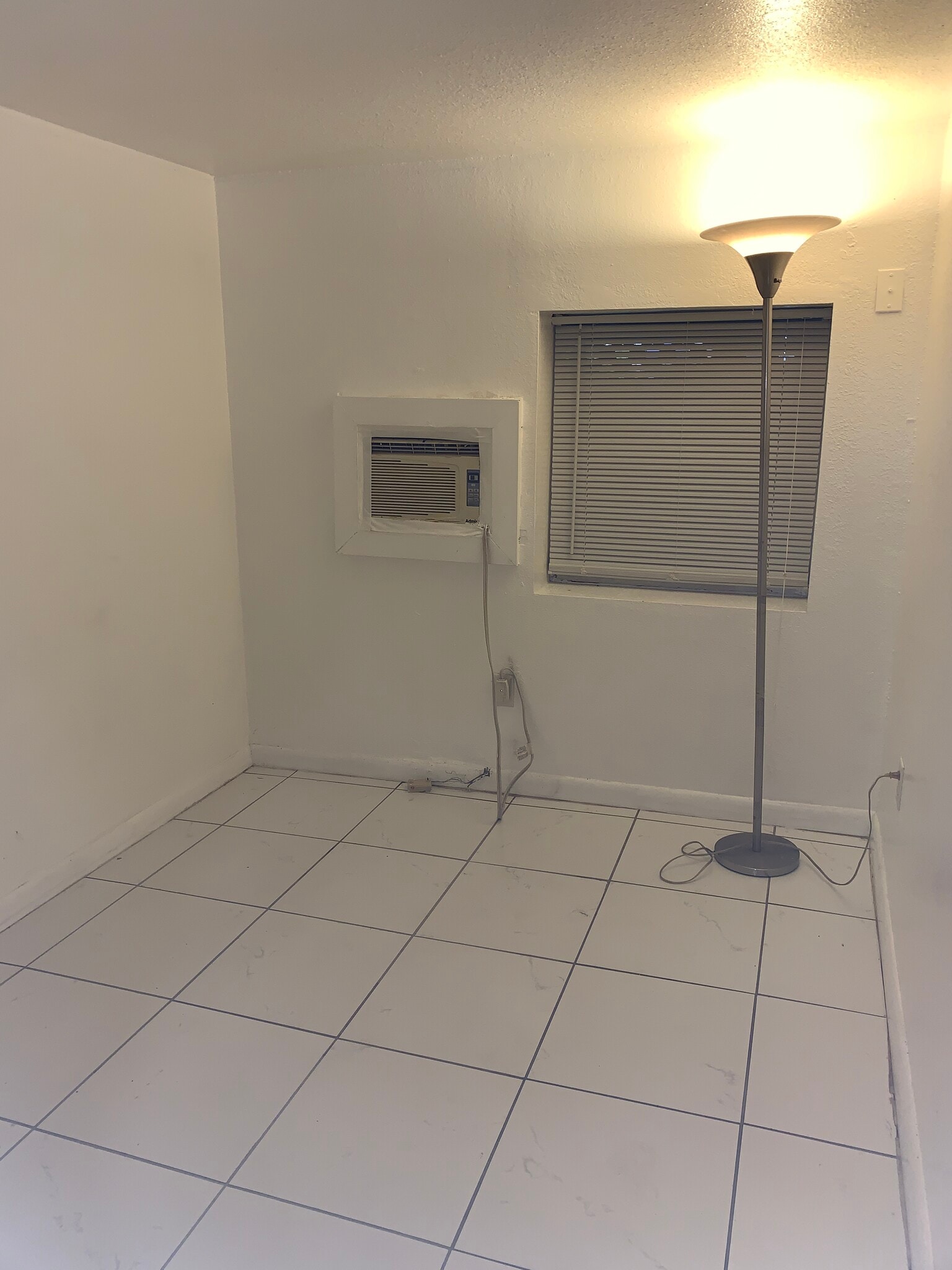 Building Photo - 1229 SE 2nd St