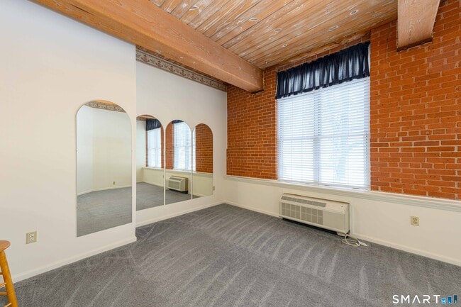 Building Photo - 319 New Britain Rd