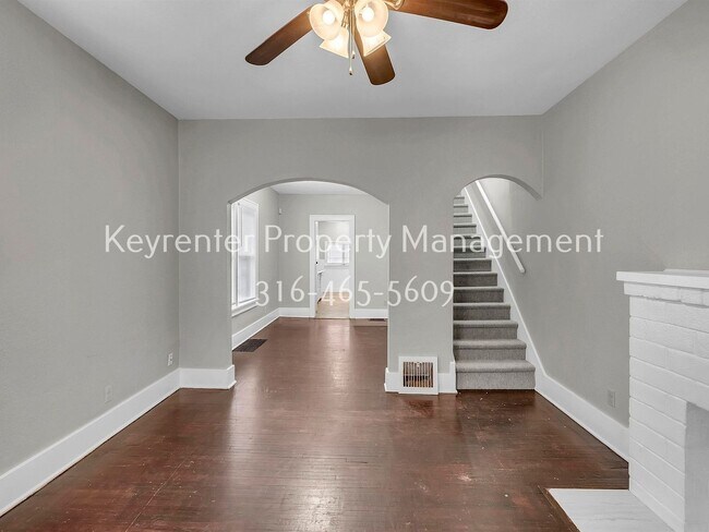 Building Photo - Charming 2 bedroom 1 bath Craftsman Duplex