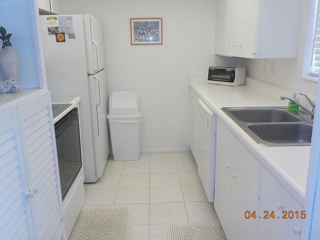 Building Photo - 100 The Esplanade S