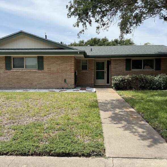 Building Photo - 118 Catalina Cir