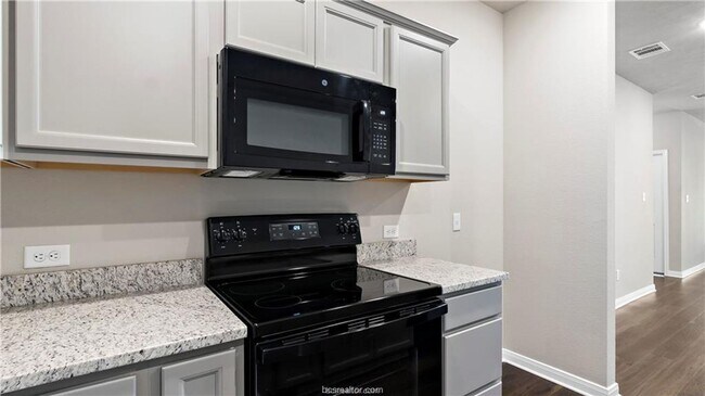 Building Photo - 3007 Stevens Dr