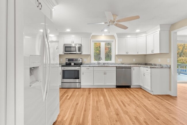 Building Photo - 45 Stanford Dr