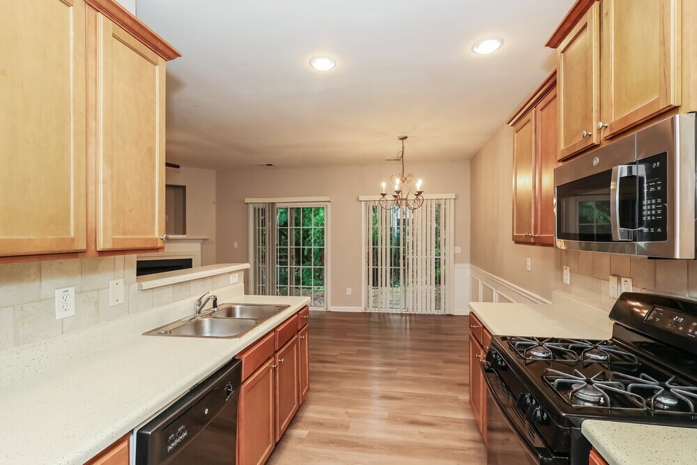Building Photo - 713 Celeste Ln