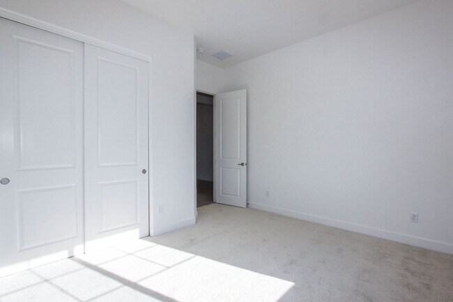 Building Photo - 3 bed 2 bath in Pronghorn Ranch