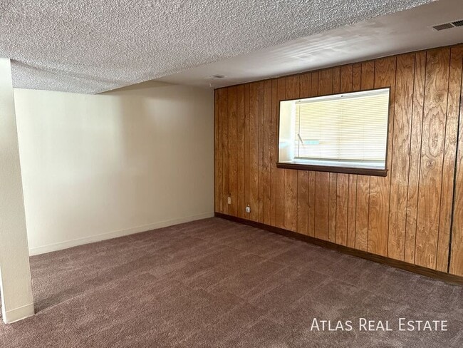 Building Photo - 9415 Brentwood St