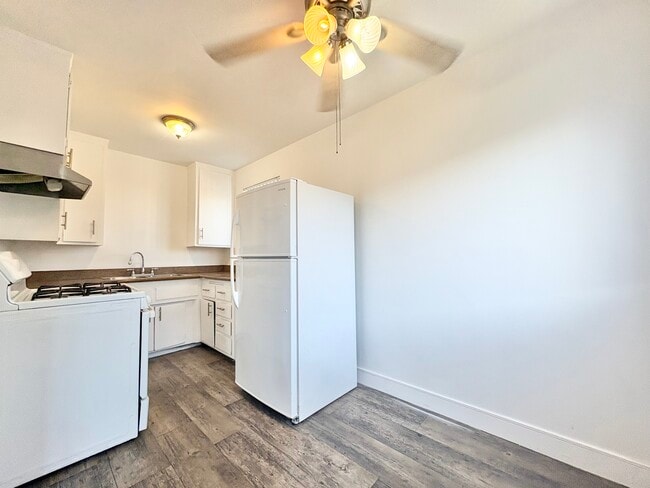 Building Photo - 11604 Sylvan St