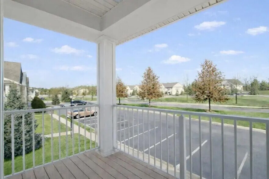 Building Photo - 2008 Shady Oak Dr