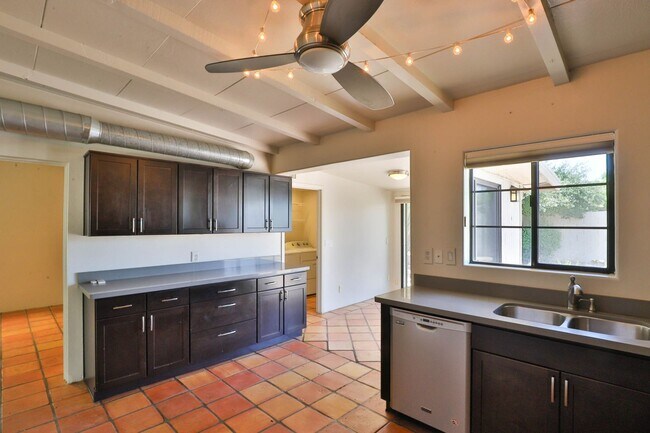 Building Photo - 3 Bedroom + den with pool