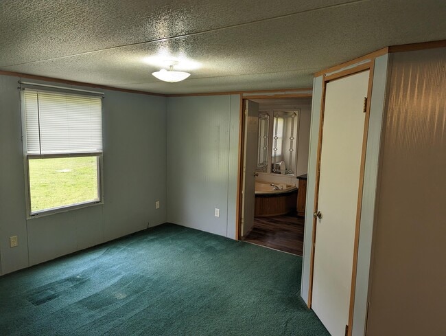 Building Photo - 19 Ransdell Ln