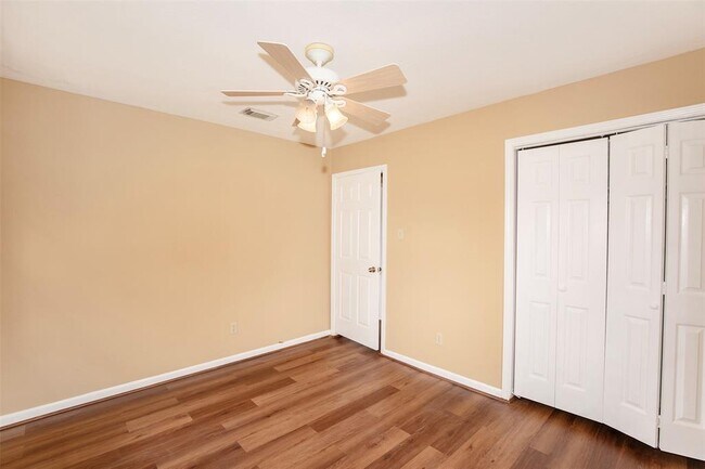 Building Photo - 2569 Cliff Dr