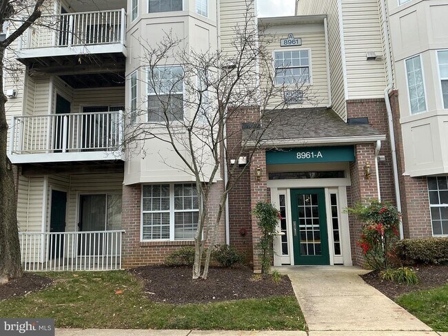 Building Photo - 8961 Town Center Cir