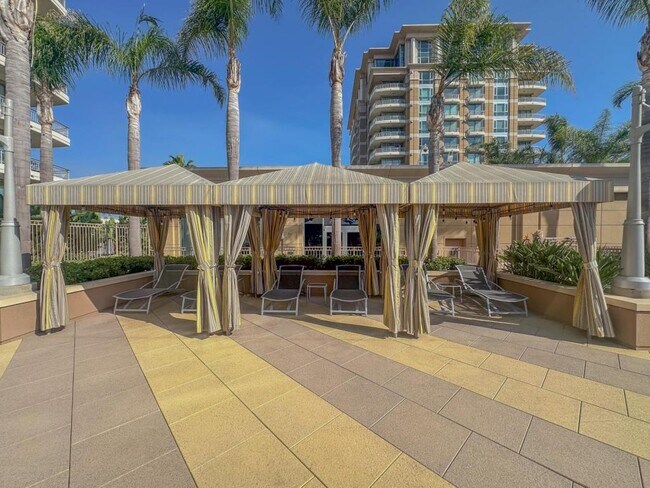 Building Photo - 5068 Scholarship