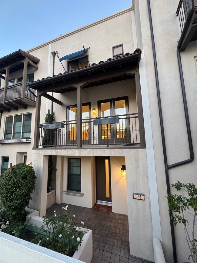 Building Photo - 751 Talbot Ln