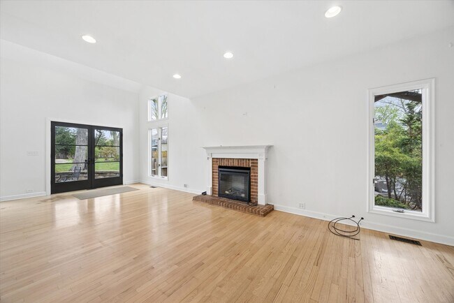 Building Photo - 502 47th St