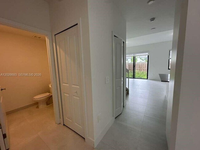 Building Photo - 1280 N Flagler Ave