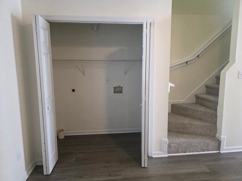 Building Photo - 106 Spring Meadow Cir