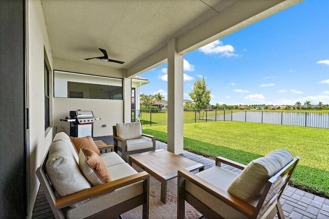 Building Photo - 15883 Key Biscayne Ln