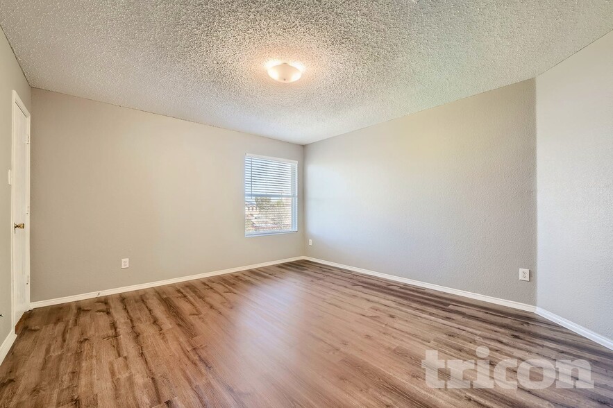 Building Photo - 3040 Clemente Dr