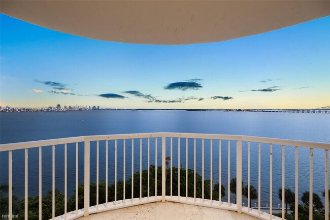 Building Photo - 3 br, 2 bath House - 1420 Brickell Bay Dr ...