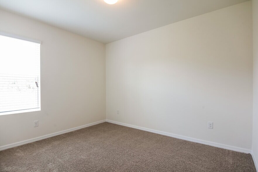 Building Photo - 714 SW 6th St