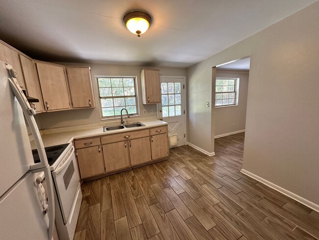 Building Photo - Home for Rent in Arlington 3-Bedroom, 2-Ba...