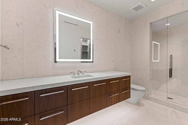 Building Photo - 6587 N Palmeraie Blvd