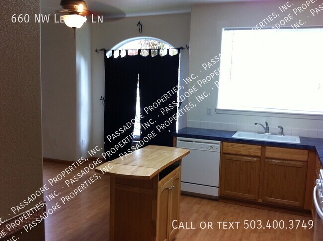 Building Photo - 660 NW Ledum Ln