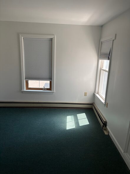 Building Photo - 268 Colchester Ave