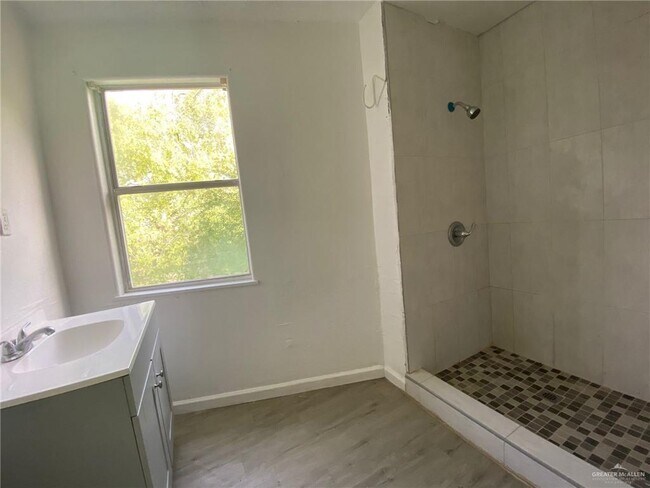 Building Photo - 9 E Sprague St
