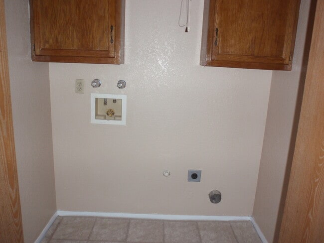 Building Photo - Triviz Apts