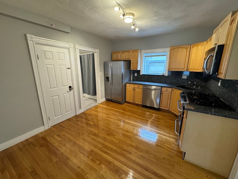 Building Photo - 35 Cameron Ave