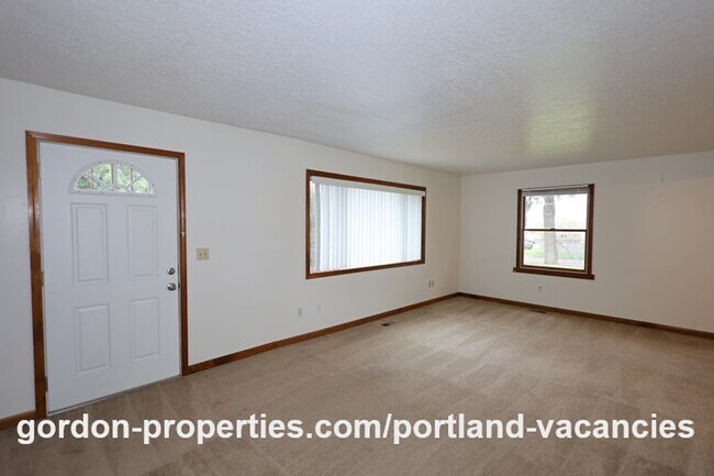 Building Photo - NE 94th Ave - Vintage Montavilla 2 bedroom house