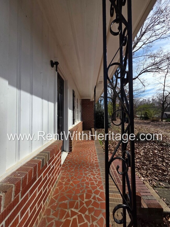 Building Photo - AWESOME RANCH HOME/ TOTAL ELECTRIC /2 LIVINGROOMS / ALMOST HALF ACRE / GREAT LOCATION/ POPULAR BR...