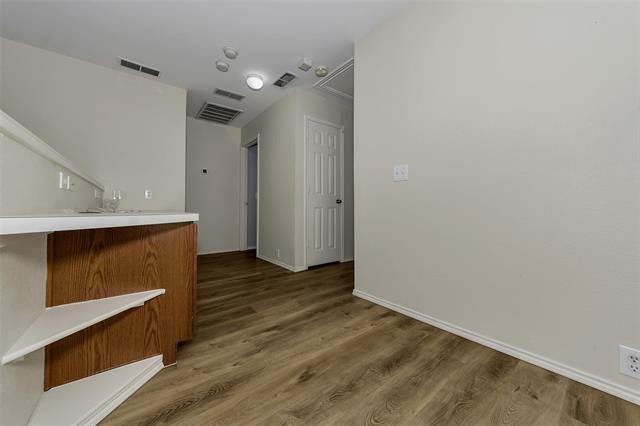 Building Photo - 2428 Kingsley Dr