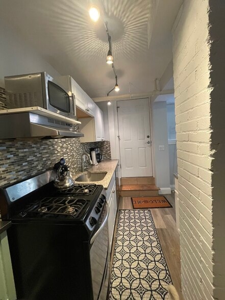 Building Photo - 39 Glenville Ave