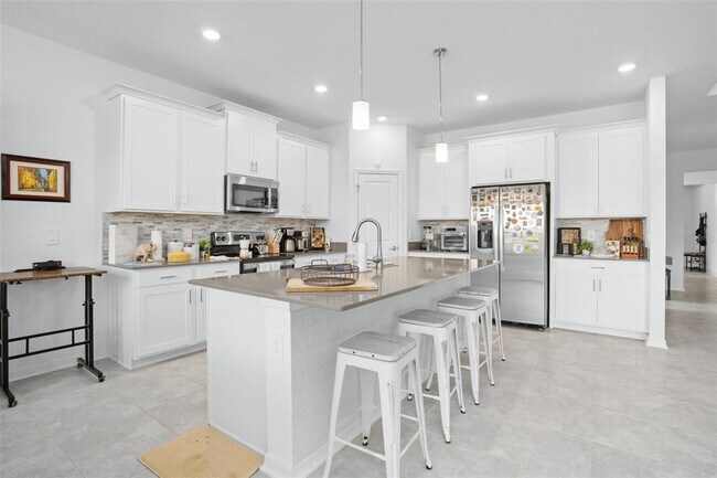 Building Photo - 6115 Claystone Wy