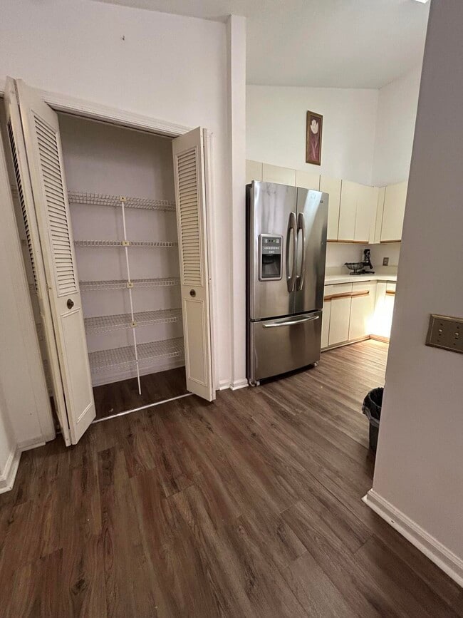 Building Photo - 1593 Hawthorne Pl