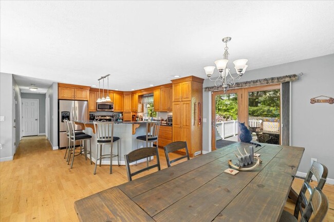 Building Photo - Spacious Home with Amazing Fenced Yard in ...